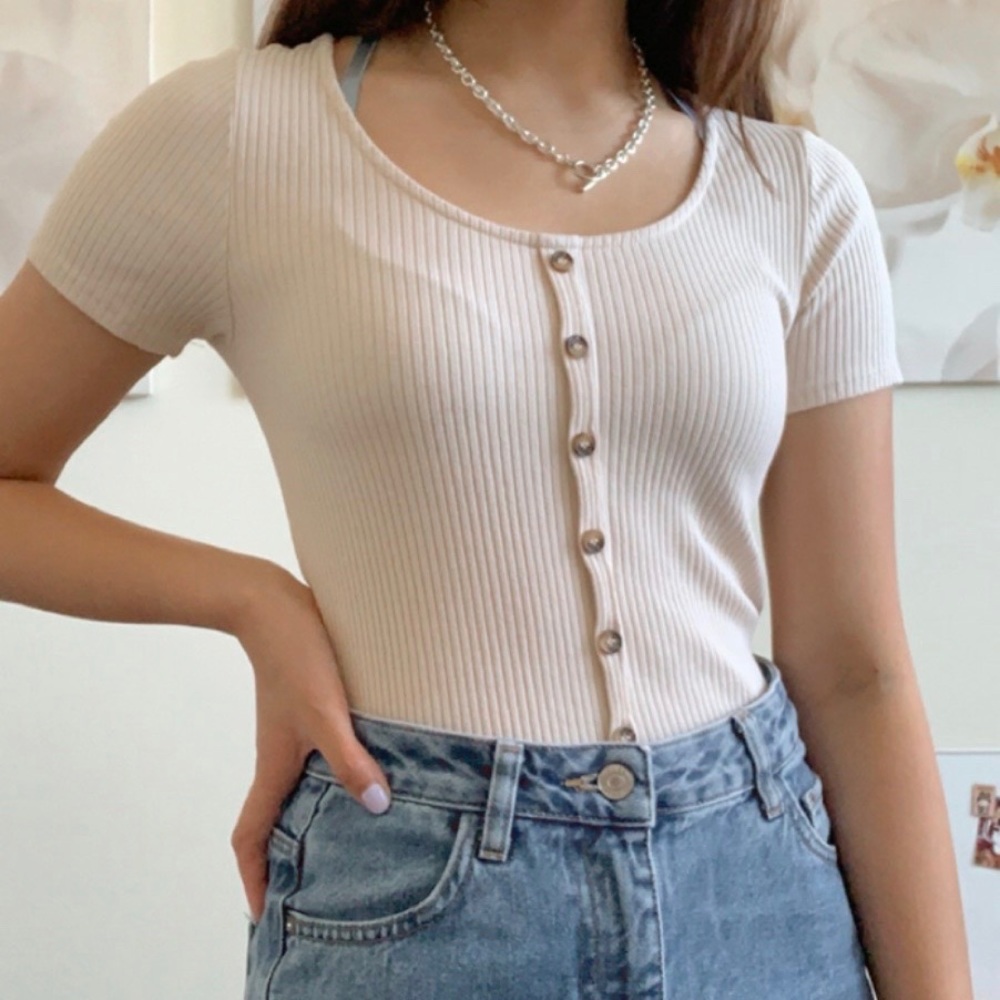 beige shirt sleeve